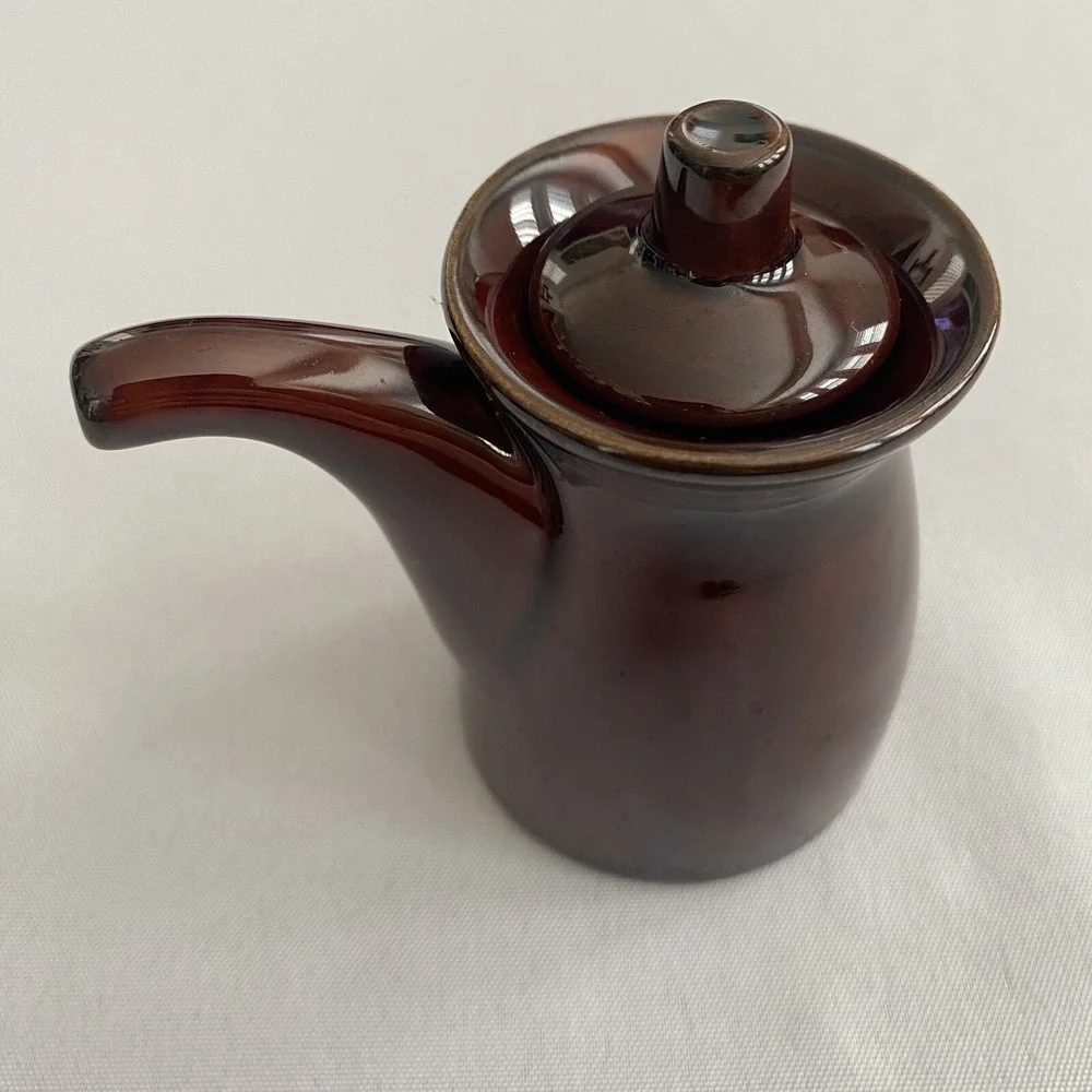 Crate & Barrel Sauce Pot With Lid Ceramic Porcelain Soy Sauce Pitcher Pourer